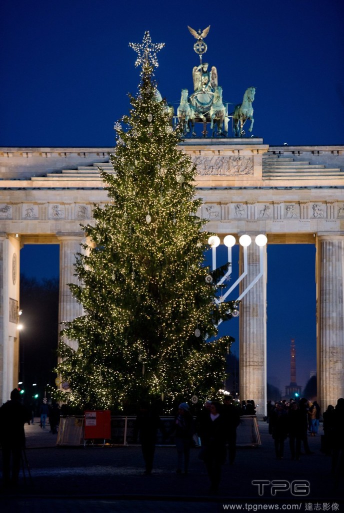 Christmas tree in front of Brandenburg Gate in Berlin