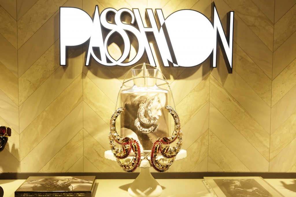 PASSHION X Anton Heunis攜手替羅志祥最新專輯『獅子吼』設計華麗獅王造型珠寶