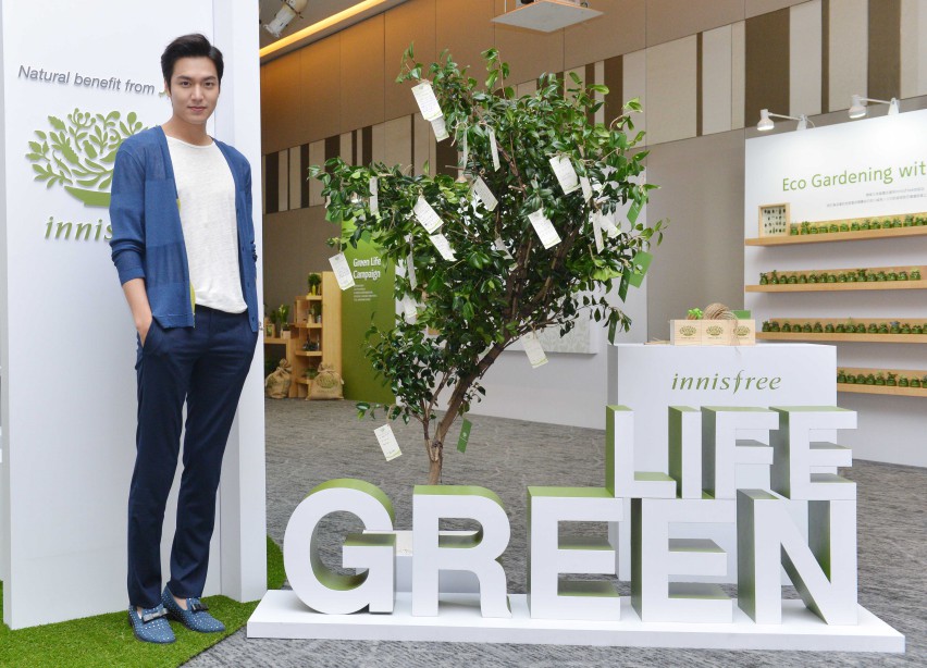 李敏鎬與innisfree一起推廣綠色生活，回饋大自然的恩澤。