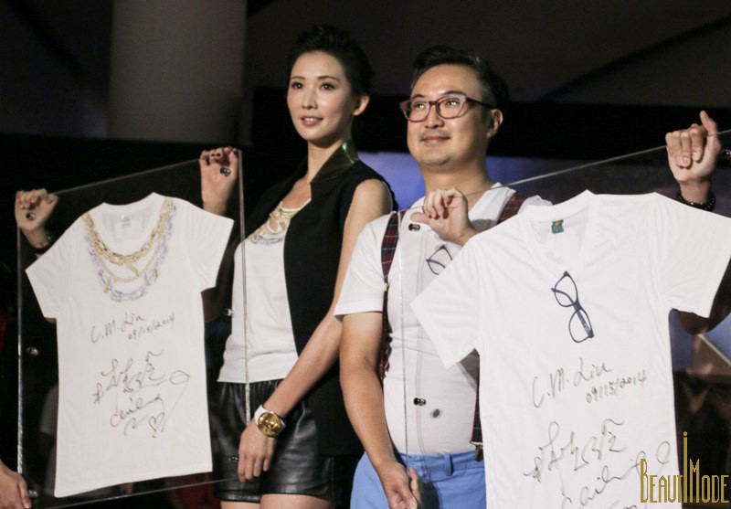林志玲與主辦單位代表為本次限量T-Shirt簽名留念 (攝影/BeautiMode)