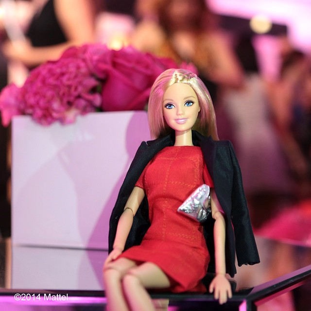 芭比在與CDFA Fashion Lounge合作的Barbie Lounge，度過了一個美好的夜晚。