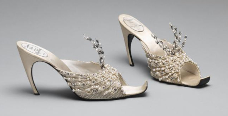 1960年代Roger Vivier為Dior設計的高跟涼鞋。
