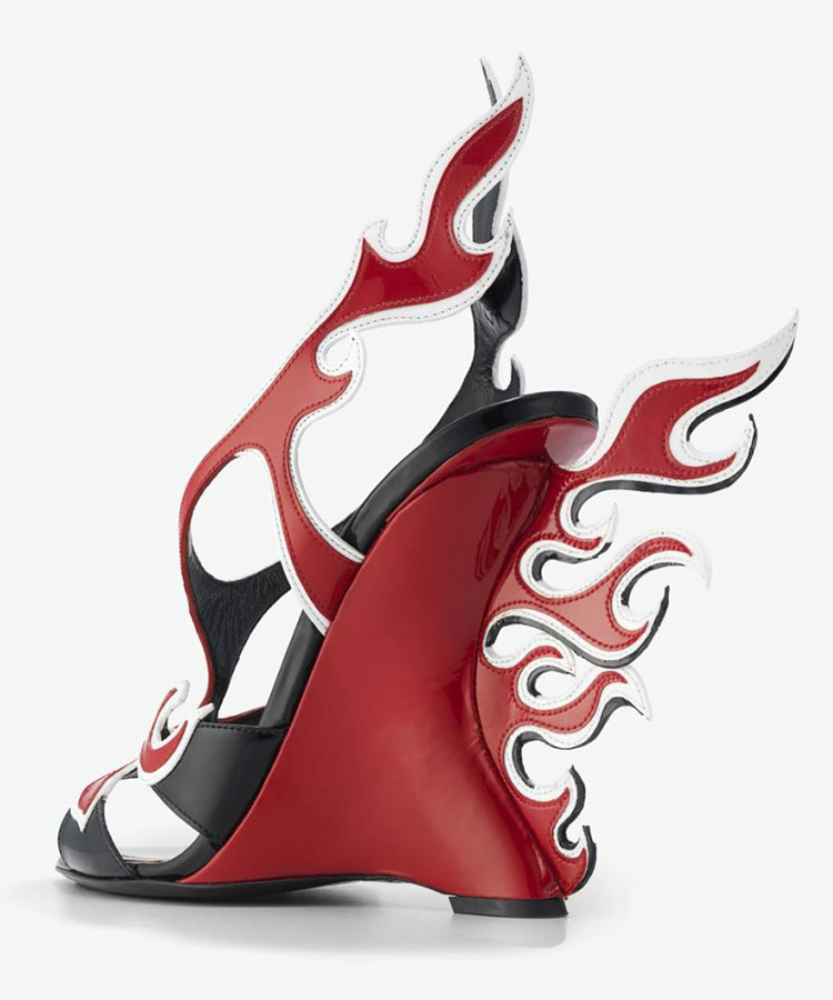 2012年春夏Prada的火焰楔型高跟鞋