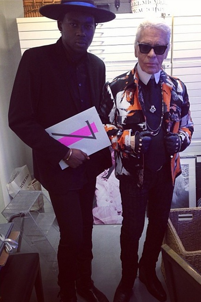 Theophilus London（左）與Karl Lagerfeld（右）合影