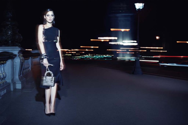 瑪莉詠柯蒂亞Marion Cotillard漫步午夜巴黎 演繹Lady Dior 2015早春優雅迷情1