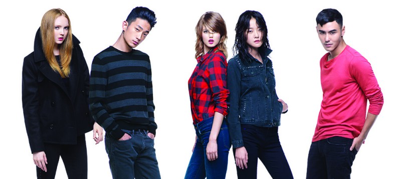 阮經天與四位模特兒穿上GAP 2014秋冬新裝，在鏡頭前展現多種不同風格的穿搭與率性態度。