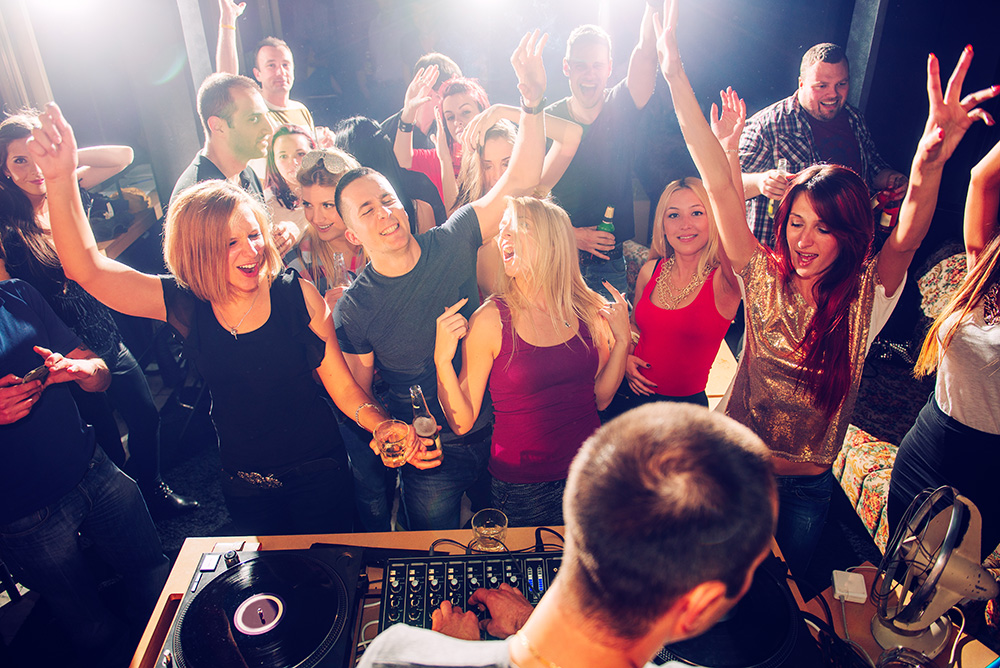 若有預算請人到派對上表演，炒熱氣氛絕對不是難事。（Shutterstock／圖）