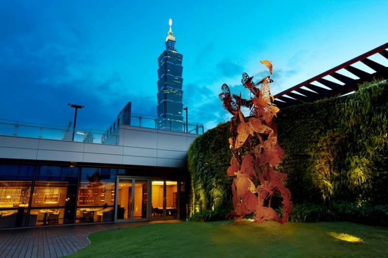 寒舍艾麗6F空中花園是觀賞台北101絢爛煙火的絕佳場所。