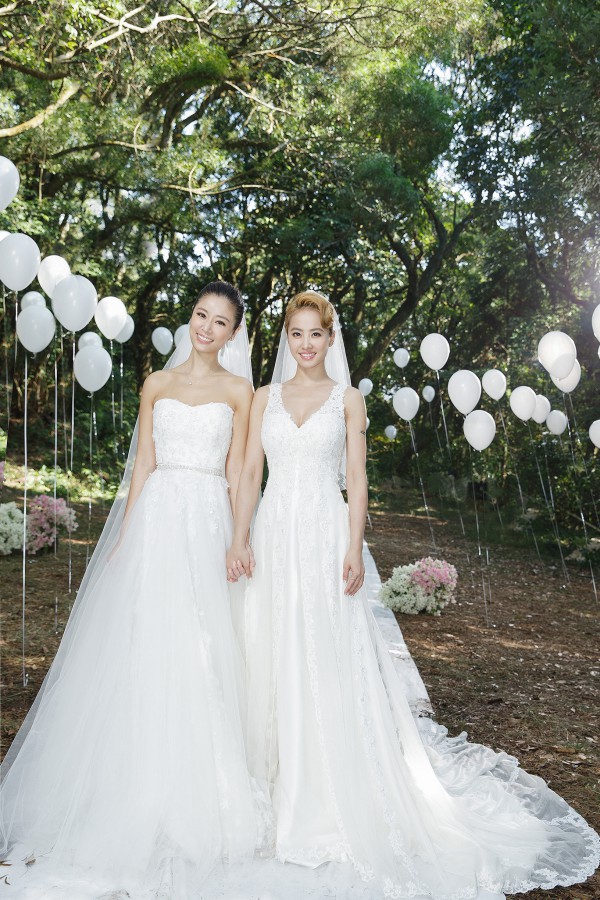 蔡依林與林心如身上所穿的浪漫蕾絲白紗禮服，則由賈永婕的婚紗店CH Wedding熱情贊助。