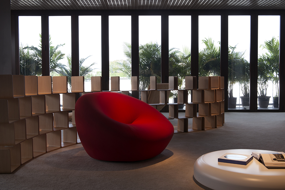 Louis Vuitton協助Pierre Paulin的設計誕生，並於2014邁阿密藝術展中亮相