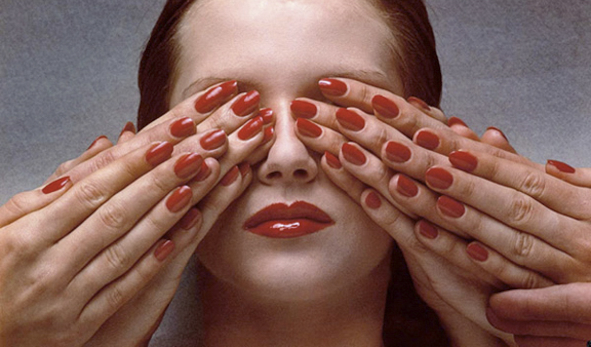 Guy Bourdin最經典的彩妝攝影作品之一