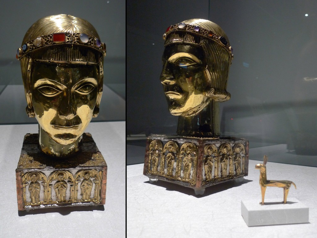 聖尤斯塔斯是羅馬帝國圖雷真皇帝在位時(西元98至117年)的將軍，此裝飾華麗的聖物匣，上面綴有經改造的羅馬珠寶，包括水晶石、玉髓、紫水晶、紅玉髓、珍珠、黑曜石等，用來存放聖尤斯塔斯的顱骨。中世紀絢爛華麗的聖物匣，反映著內容物的神聖，它的外觀也大多是內容物的理想化形象。
