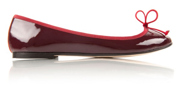 L'Avion de Chasse BOBBIES 漆皮毛內裡芭蕾舞娃娃鞋(紅)；售價NT$5,800元。