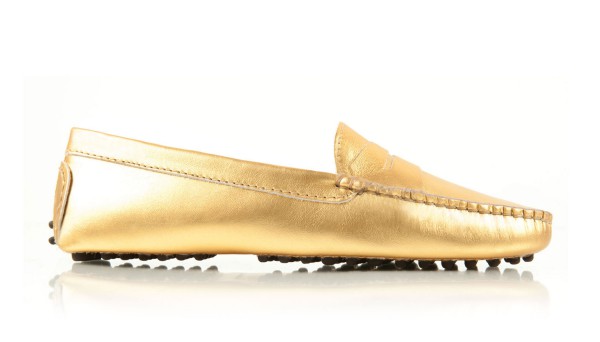 La Parisienne BOBBIES 經典毛內裡豆豆鞋(玫瑰金)；售價NT$6,800元。 