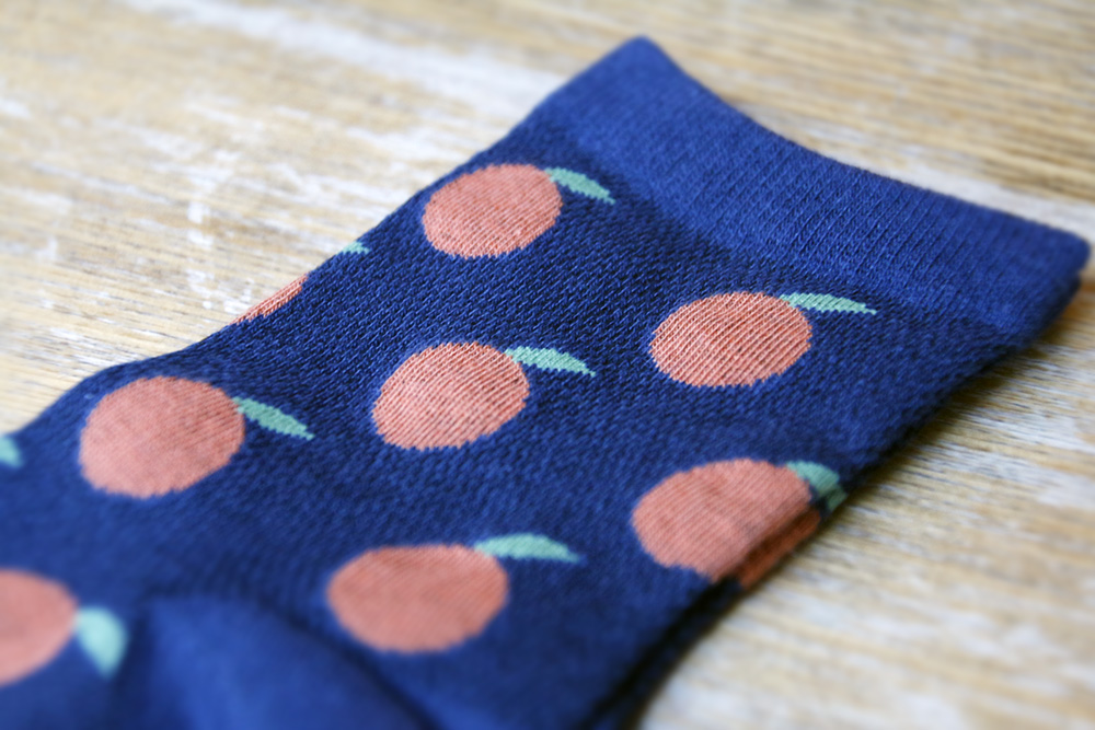 NAKID台灣水果系列棉襪中的「竹崎椪柑」，織紋上有細膩的小變化。（BeautiMode／攝）
