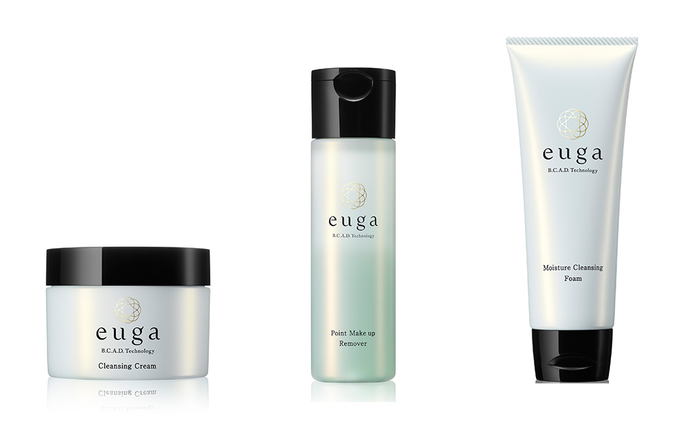 euga優雅琉金系列清潔商品：（右起）卸妝乳霜（175g，NT$2,800）、眼唇卸妝液（117ml，NT$1,600）、潔顏乳霜（120g，NT$1,600）。透過pH酸鹼值的控制，軟化角質層，開放毛孔，達到吸收養分的狀態。（圖／施舒雅提供）