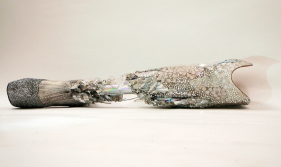 Viktoria Modesta的水晶義肢，使用的是施華洛世奇的水晶妝點