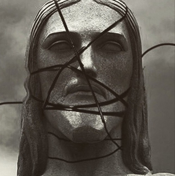 瑪丹娜的粉絲將耶穌與黑繩造型合成在一起，引來撻伐（圖／Madonna Instagram）