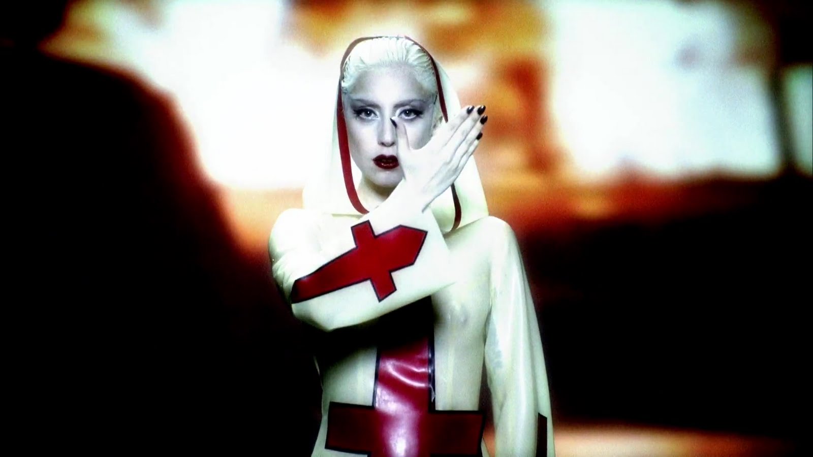 Lady Gaga 2010年時發表的歌曲《Alejandro》首度涉入宗教議題