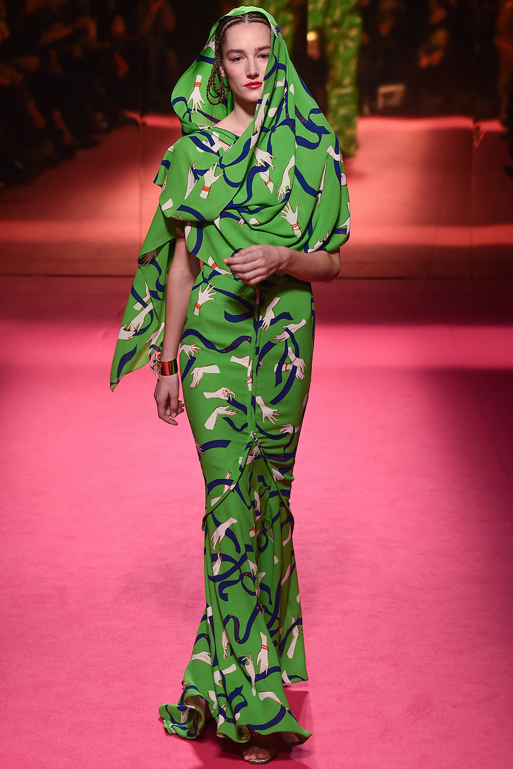 Schiaparelli 2015年春夏高級訂製服系列，以經典的撕裂布料印花為靈感（圖／Style.com）
