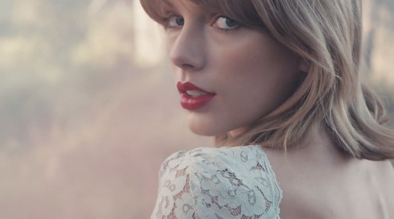 泰勒絲在新歌「Style」MV中大玩意識美感，浪漫又文藝。