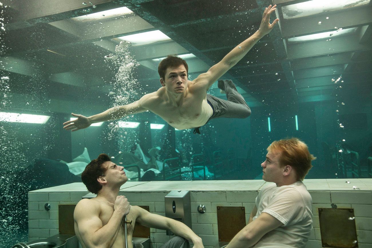 泰隆艾格頓在《金牌特務》一段潛水戲中，半裸展示鍛鍊多時的好身材。