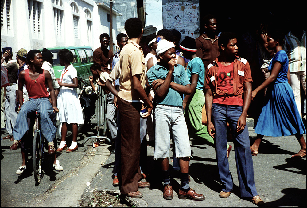 1987年的牙買加首都京斯敦-（圖／Adrian-Boot攝）