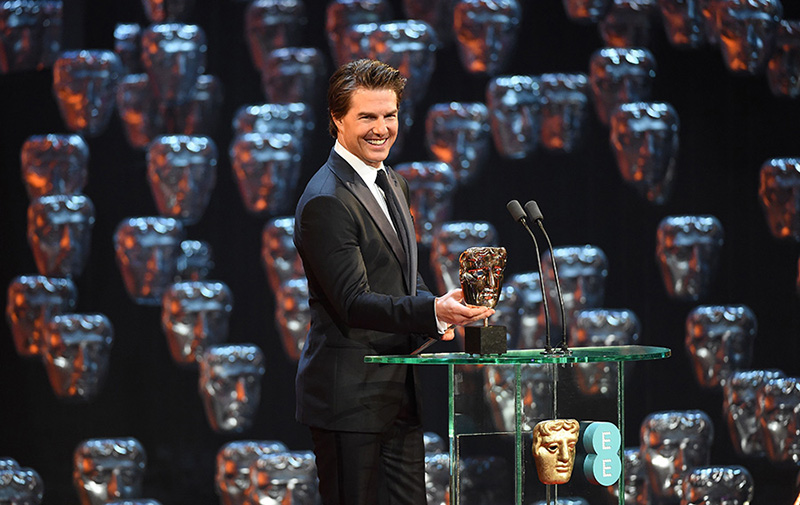 「阿湯哥」湯姆克魯斯Tom Cruise頒發本屆最佳影片獎