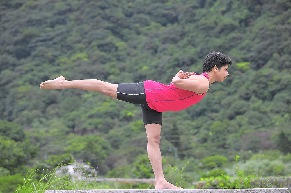 很多人希望透過瑜珈尋找平衡，然而平衡並不是單純的肢體伸展就能達到，Sujit老師在採訪中說了許多富含哲理的話（圖／哈林文化）