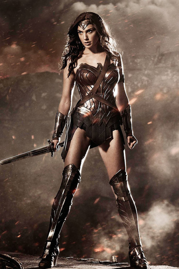 蓋兒賈多特扮演的神力女超人造型一亮相，便有粉絲認為她外型太過纖瘦，和以往的女英雄形象不符。