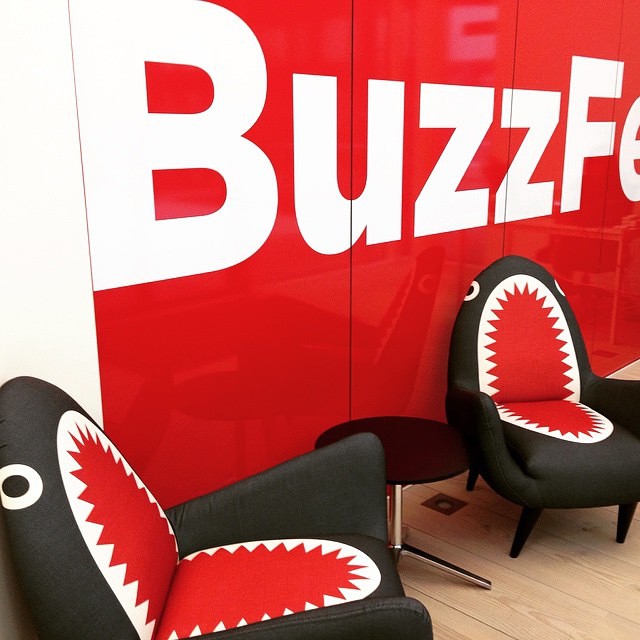 Rodnik Band出產的鯊魚椅廣受歡迎，知名媒體BuzzFeed總部也有收藏（圖／Rodnik Band FB）