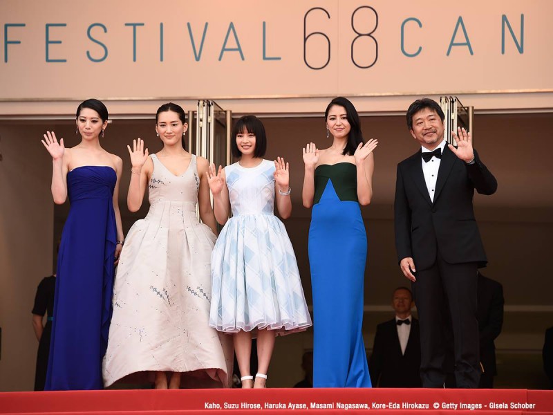 《海街日記》(左起)是枝裕和導演、四位女主角長澤雅美、廣瀨玲、綾瀨遙與夏帆(圖/ Festival de Cannes - Page Officielle )