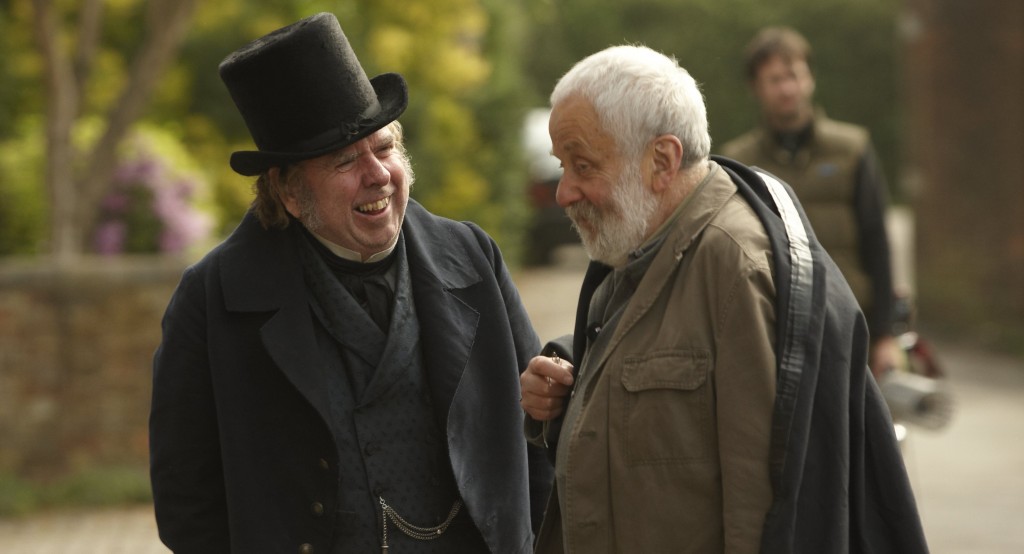 《畫世紀：透納先生》是導演麥克李(右)與提摩西史伯的第五度合作。(圖/ 原子映象)