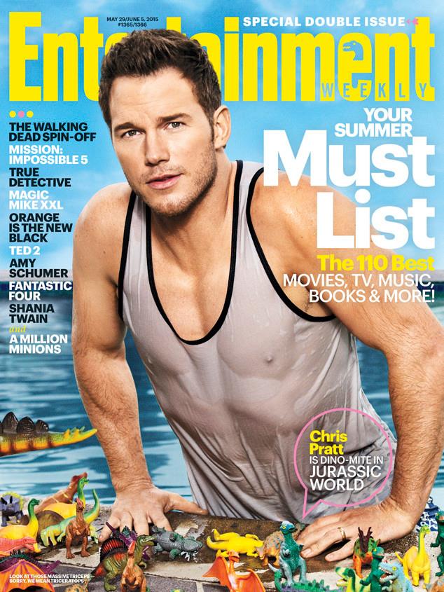 克里斯普瑞特跳進泳池，俏皮登上《Entertainment Weekly》雜誌封面。(圖/EW)