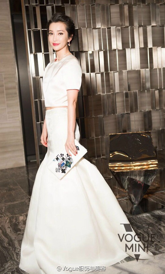 李冰冰選穿Dior高級訂製白色傘狀裙襬禮服 2015Met Gala