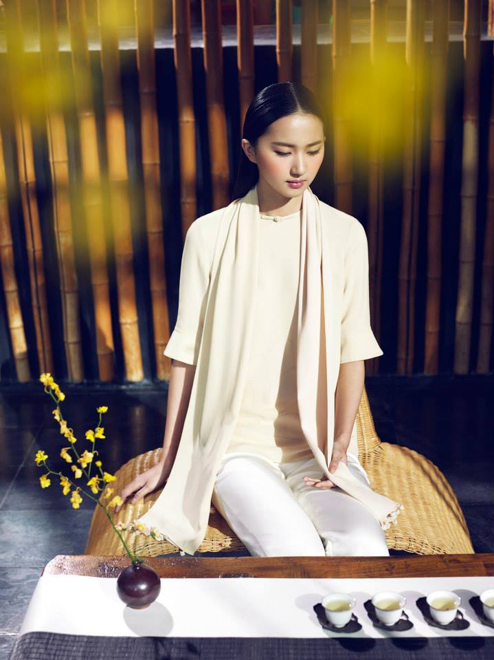 源Blanc de Chine2015春夏系列「禪茶一味」，講求簡潔有型的配色剪裁，穿出禪味中國風。(圖/源Blanc de Chine)