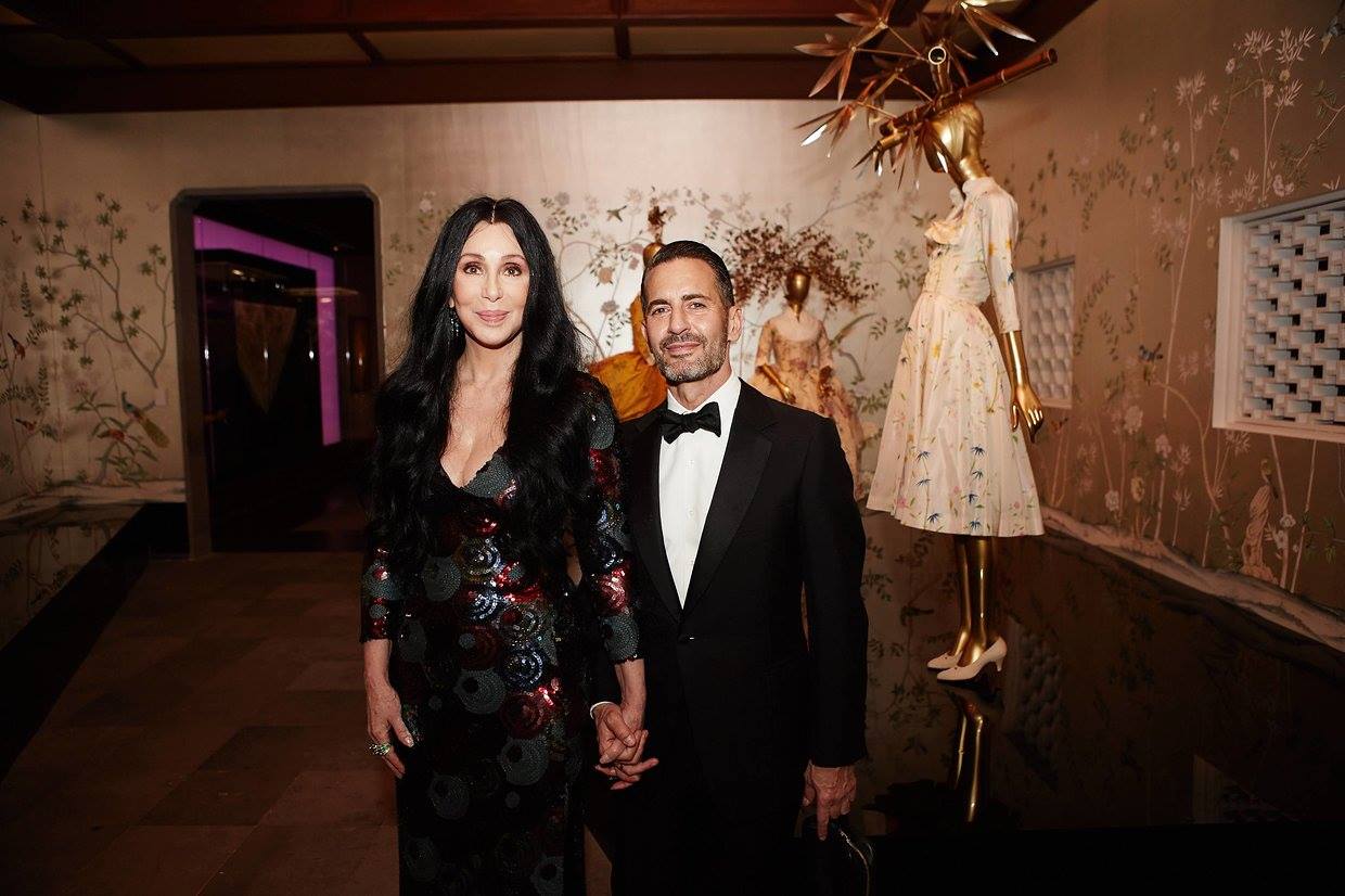 雪兒與Marc Jacobs共同出席今年Met Gala時尚奧斯卡晚宴(圖/Marc Jacobs Intl)