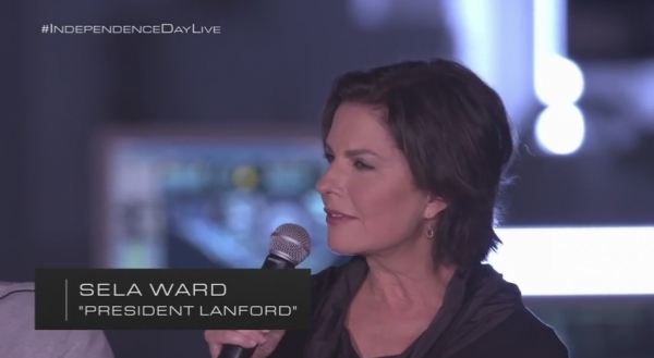 莎拉沃德擔任演出蘭福德總統President Lanford