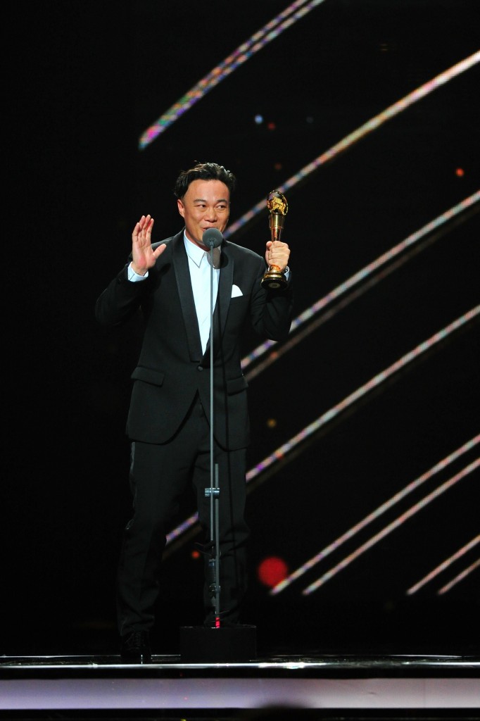 陳奕迅二度奪得金曲歌王，直呼：「原來親自領獎這麼開心！」(圖/台視)
