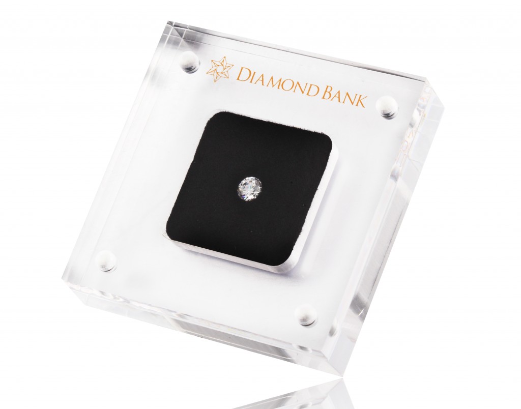 Diamond Bank標榜以低於市場行情30%-50%的價格提供相當於國際品牌等級的完美車工鑽石。
