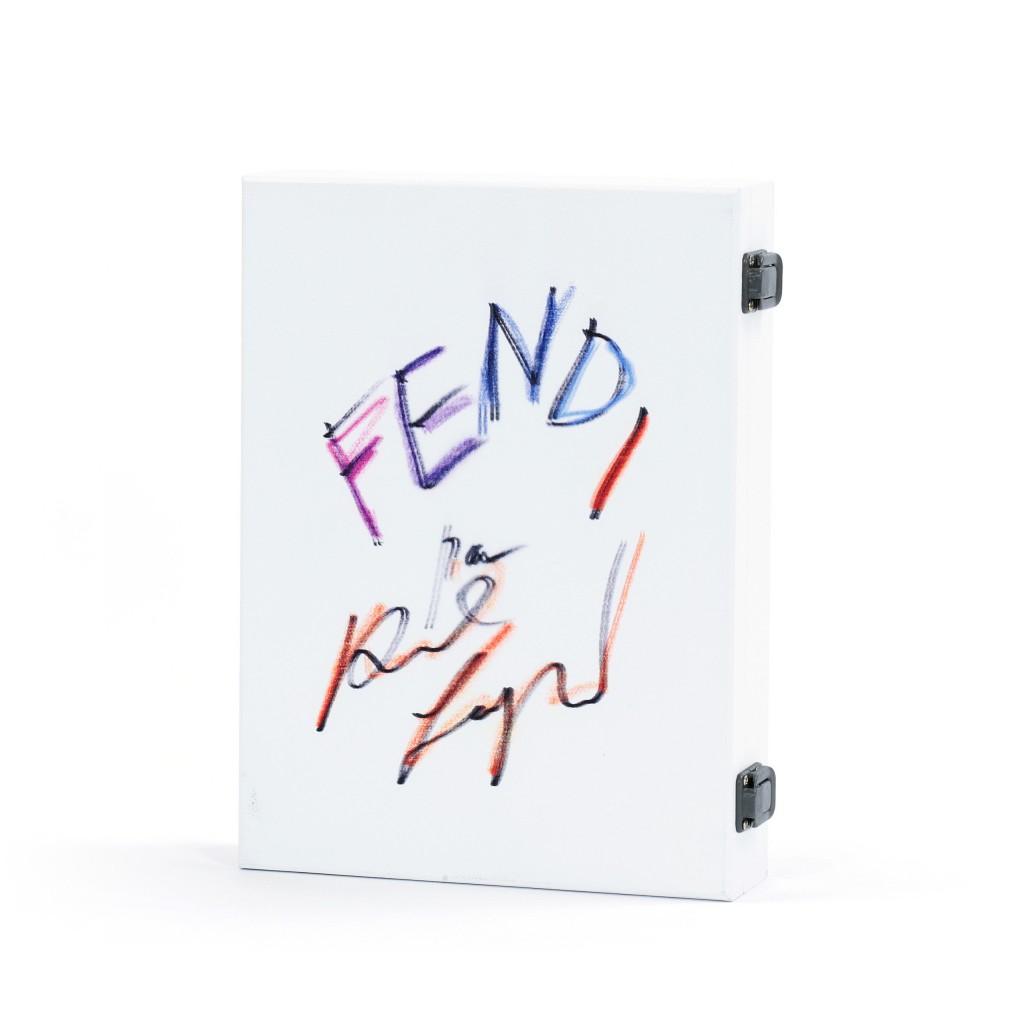 《FENDI BY KARL LAGERFELD》今年七月上市，售價100歐元，約台幣3600元。(圖/Fendi)