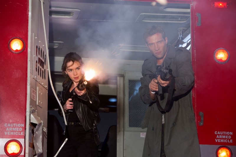 《魔鬼終結者：創世契機》艾蜜莉亞克拉克與飾演凱爾瑞絲的傑寇特尼攜手對抗天網