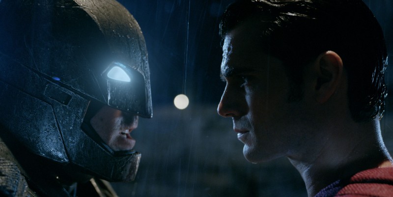 《蝙蝠俠對超人：正義曙光》誰才代表正義？